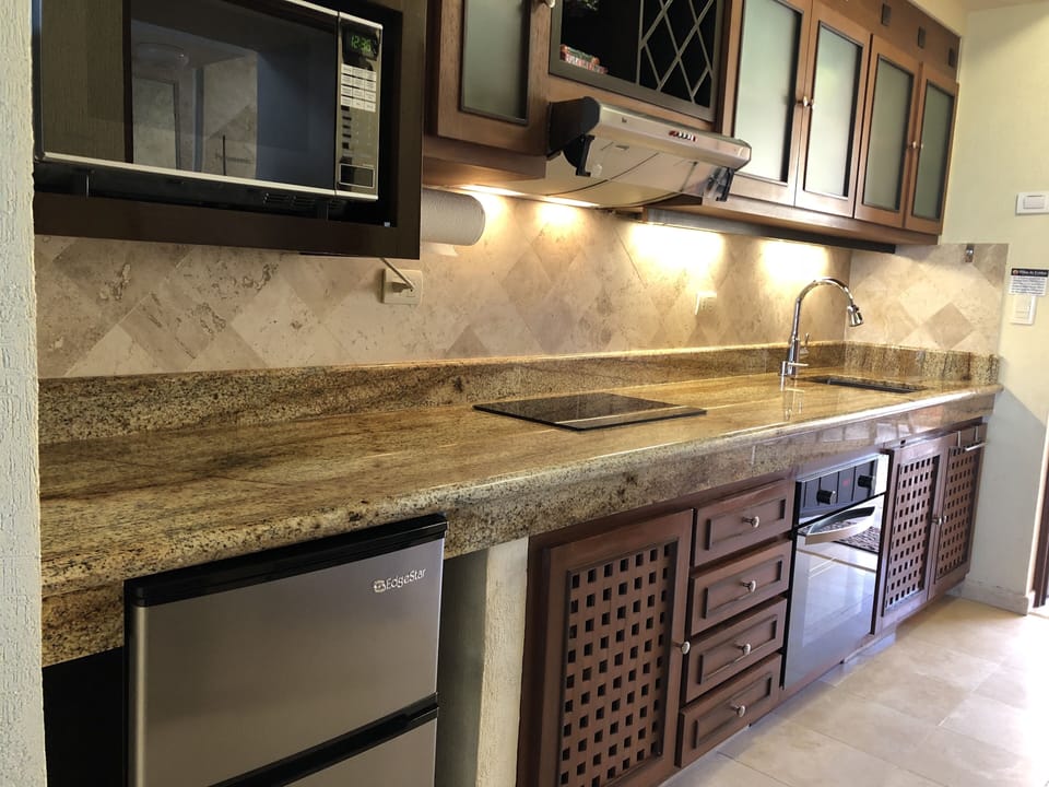 Undercounter fridge/freezer.