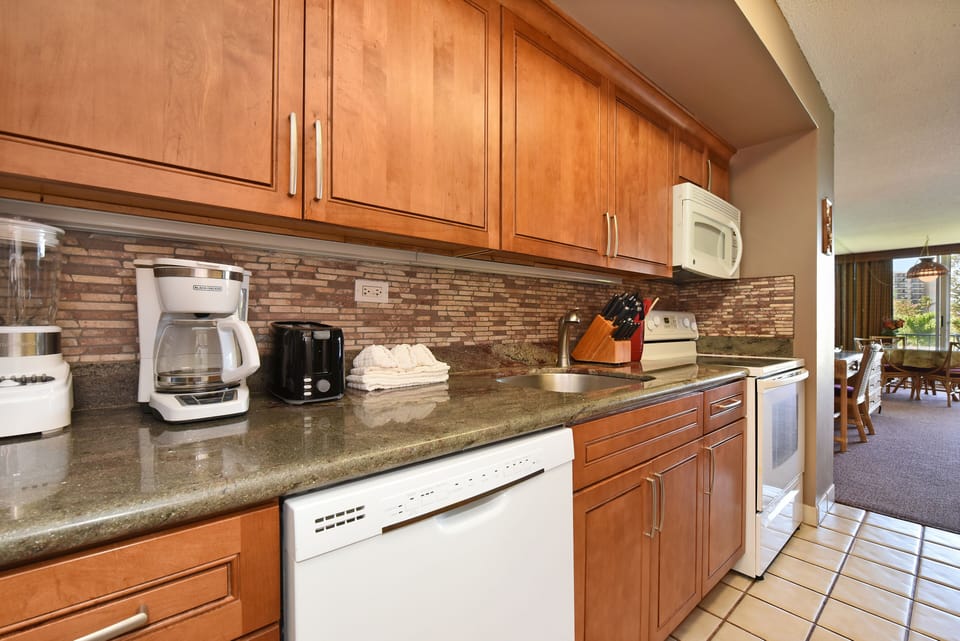 Fully Equipped Kitchen, Granite Counters, New Cabinets