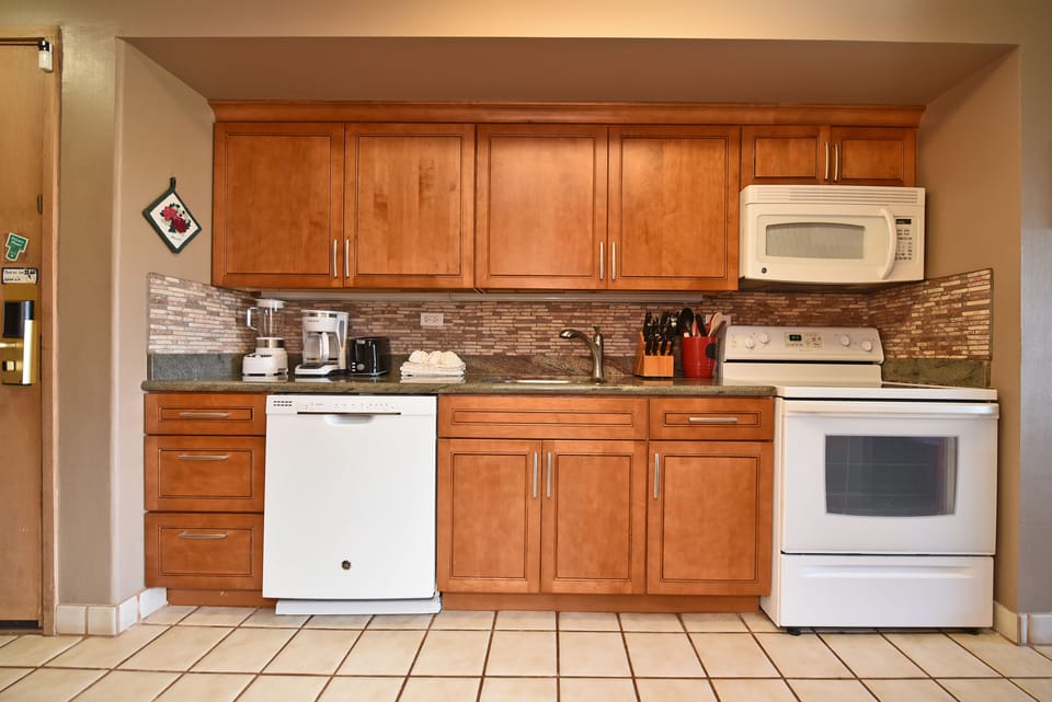 Blender, toaster, coffee maker. Fully Equipped!