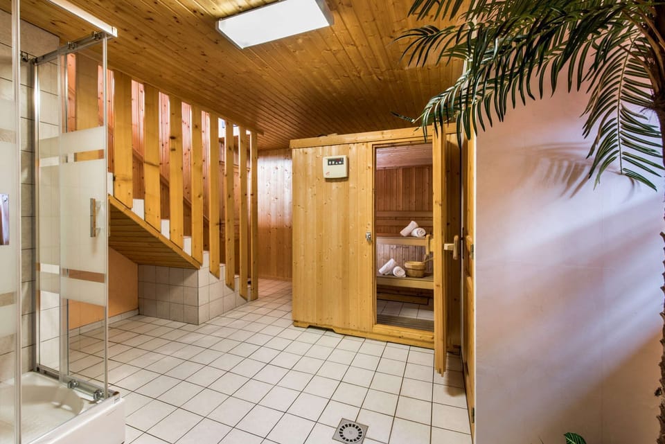 Private sauna and shower cabin in the chalet