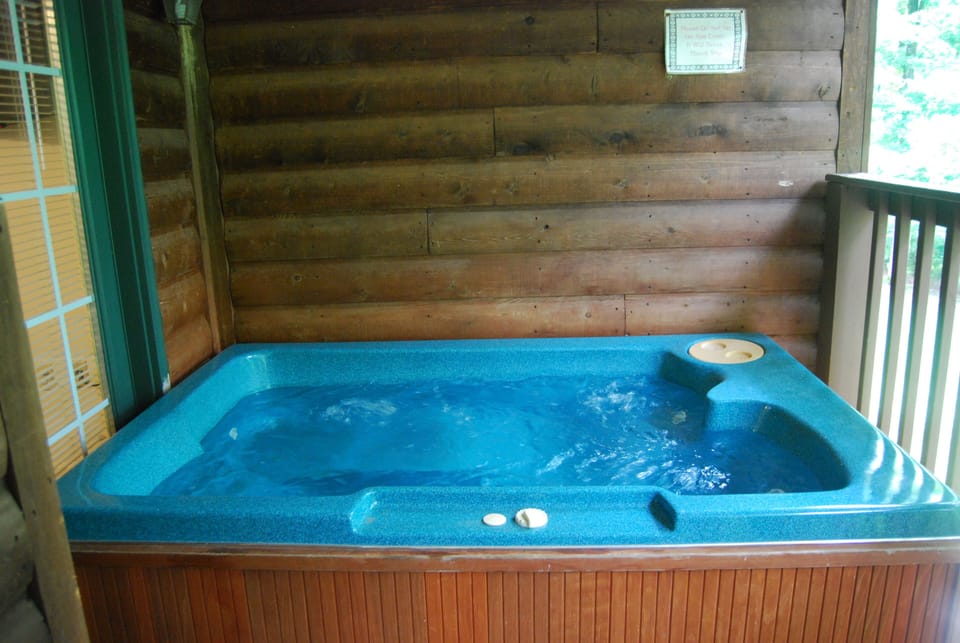 Indoor spa tub