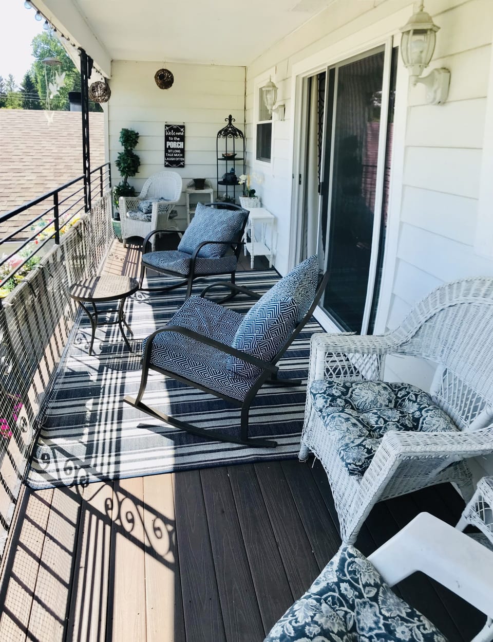 Walkout porch with beautfiul lake views