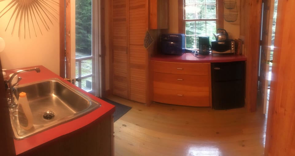 kitchenette 
