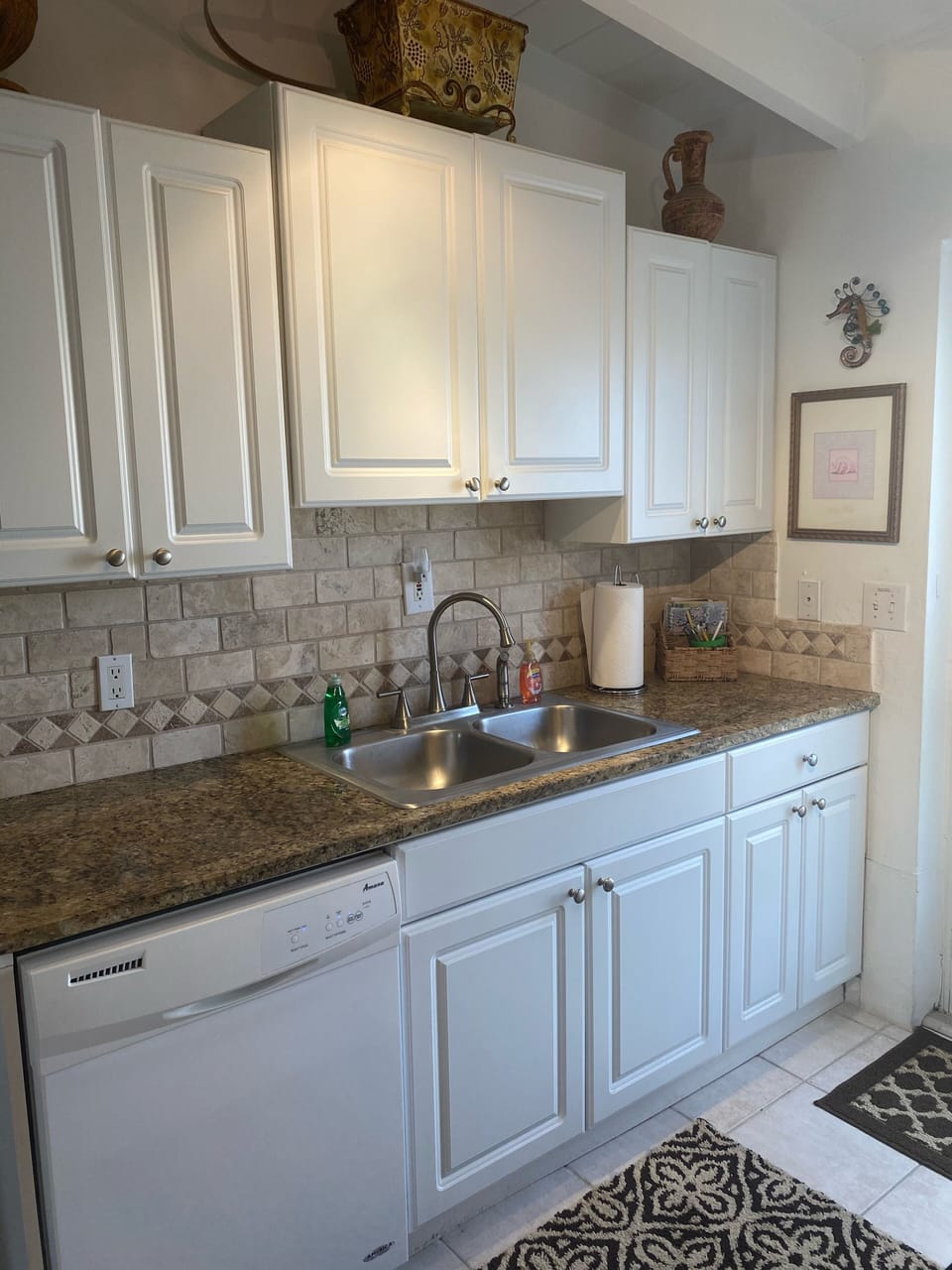 Kitchen with dishwasher 