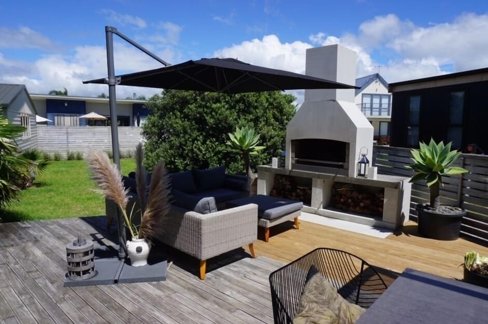 Outdoor fireplace