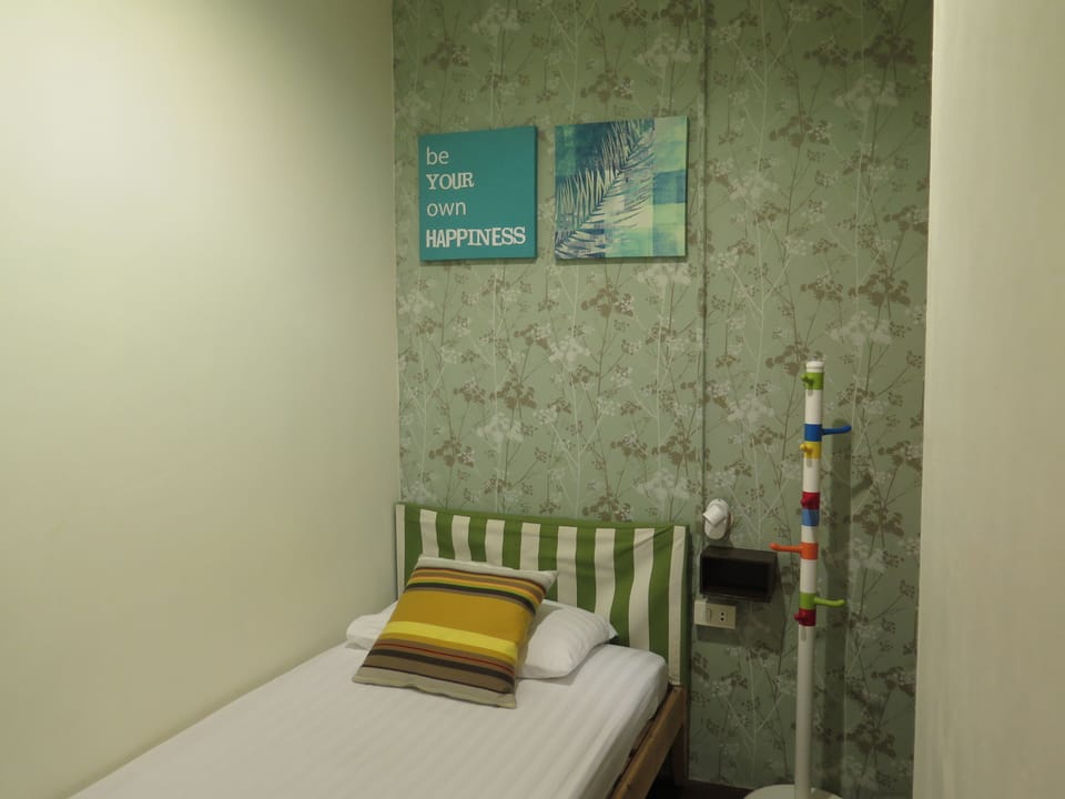 Budget Single Private in Center of Silom