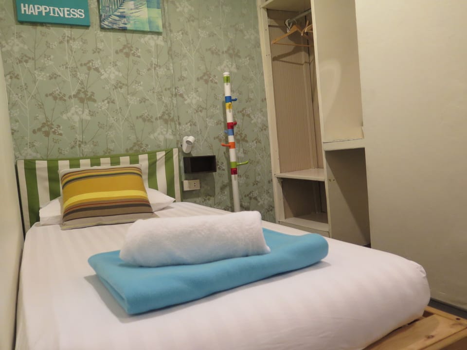 Budget Single Private in Center of Silom