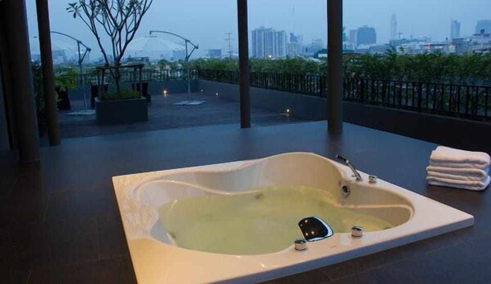 Songphra Suite 45sqm - Women's Apt