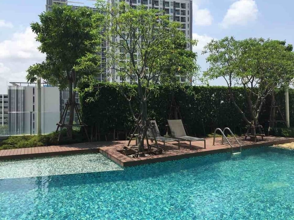 2BR Condo @ BTS Sukhumvit Line + Wifi