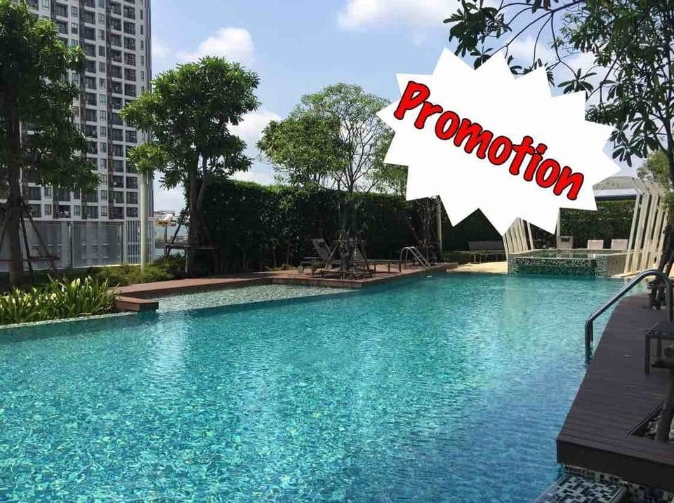2BR Condo @ BTS Sukhumvit Line + Wifi