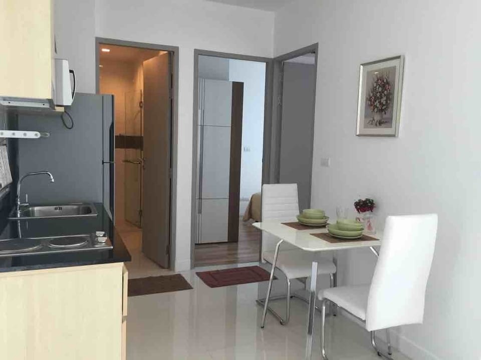 2BR Condo @ BTS Sukhumvit Line + Wifi