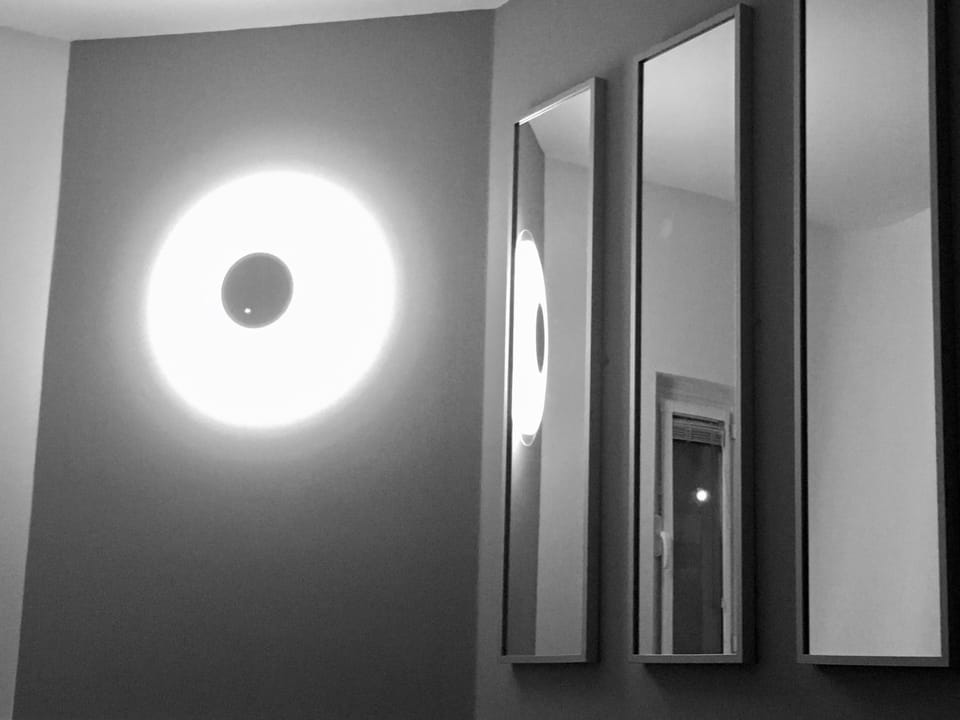 Fantastic modern Music Speaker Light  --  great atmosphere  with your own music 