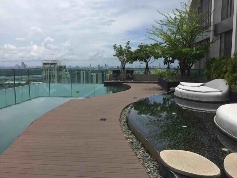 Doorstep BTS Sukhumvit Line + Wifi