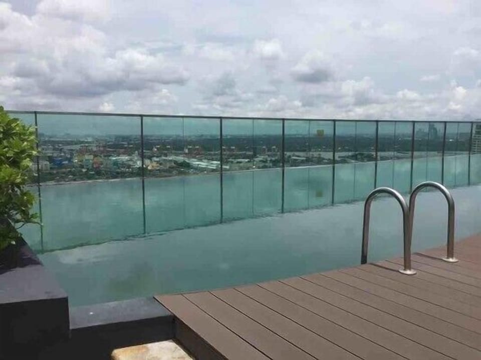 Doorstep BTS Sukhumvit Line + Wifi