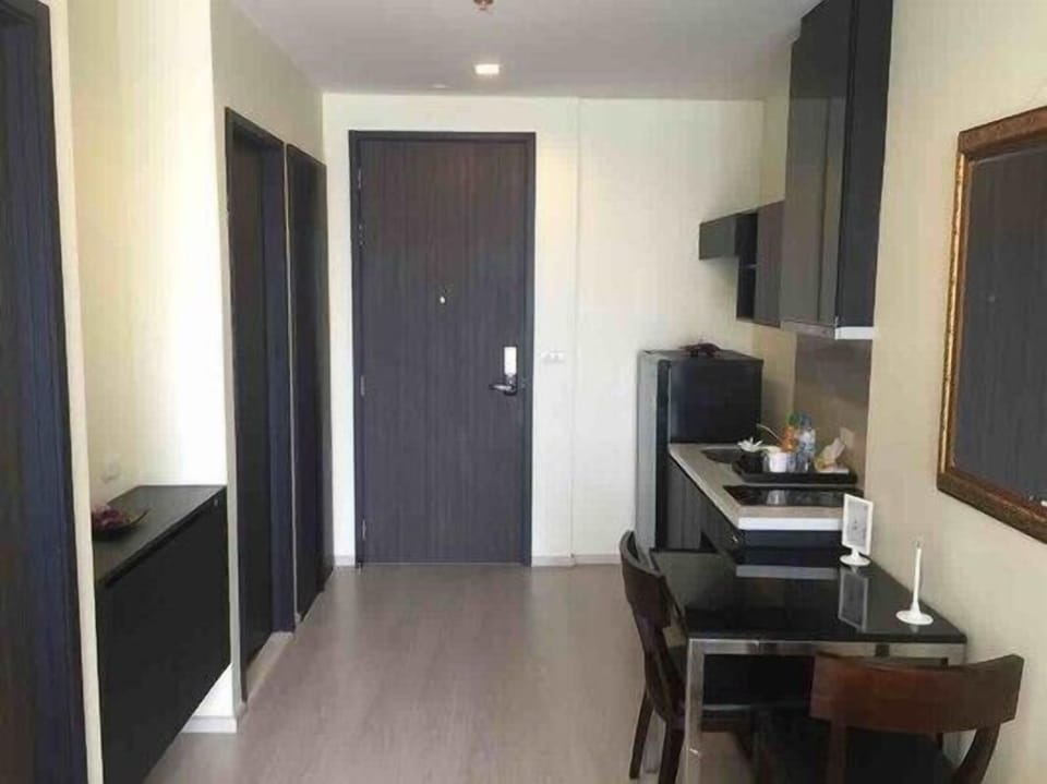 Doorstep BTS Sukhumvit Line + Wifi