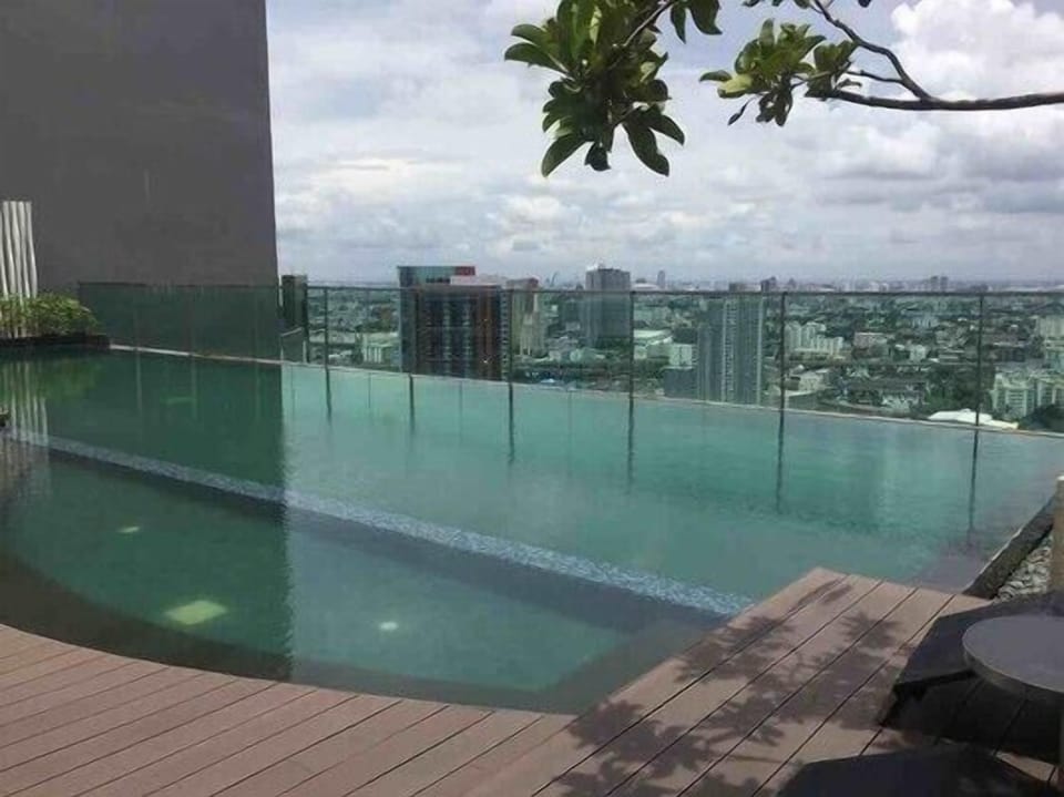 Doorstep BTS Sukhumvit Line + Wifi