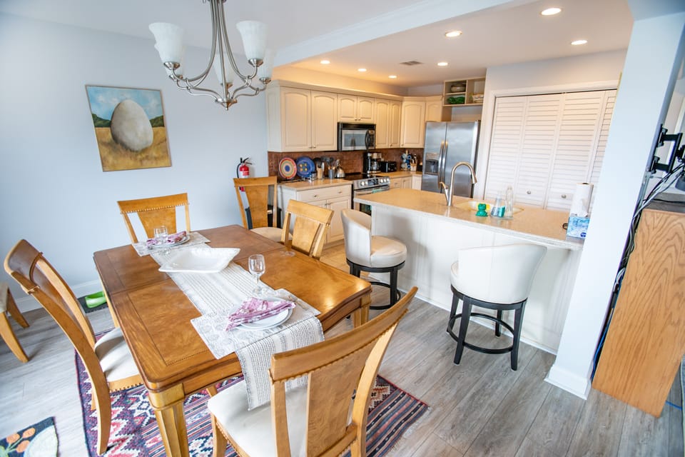 Open kitchen means the cook never misses the action!