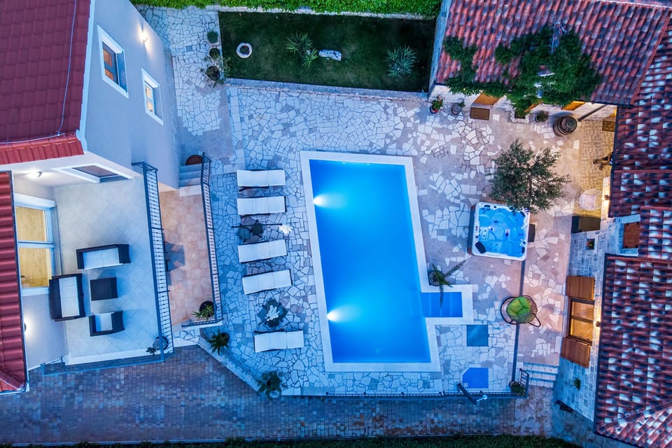 Aerial view on the pool area with all amenities available.