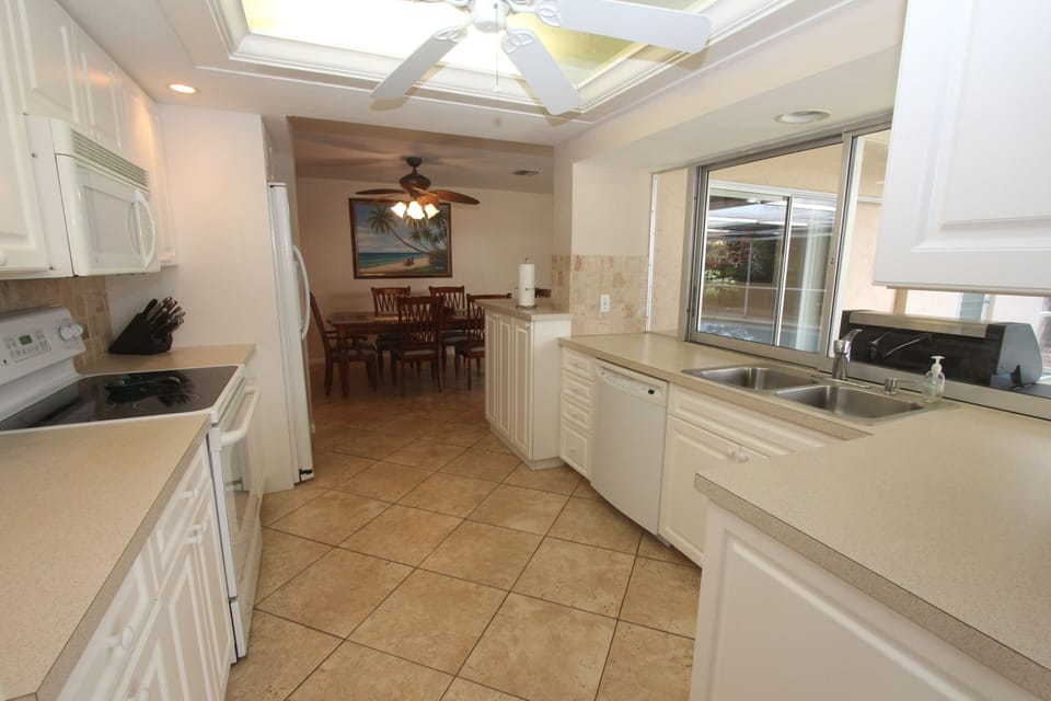 Fully Stocked Kitchen