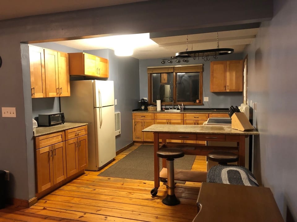 Eat in kitchen, fully stocked with appliances.