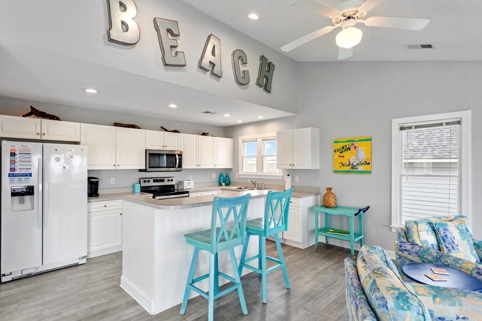 JR380: Kimberly's Kottage | Top Level Kitchen