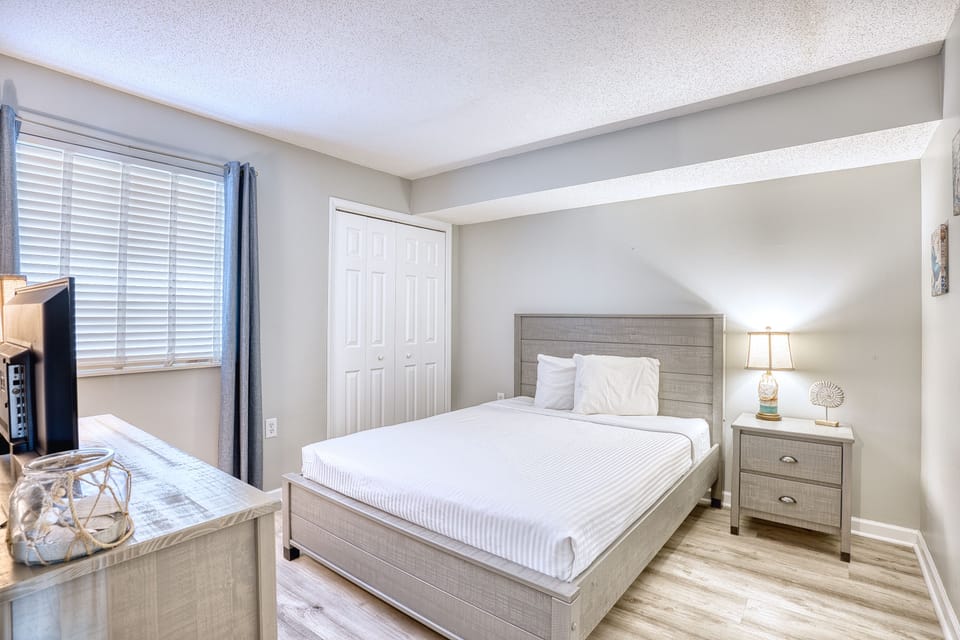 Bedroom Four: Queen sized bed