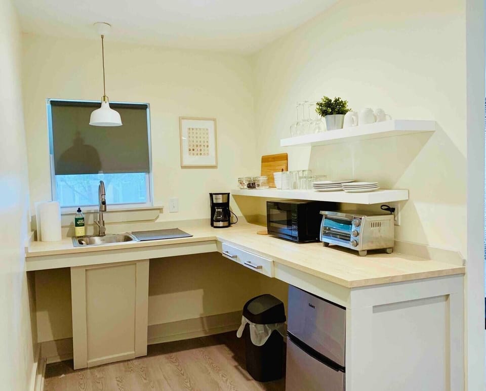 Kitchenette with everything you need 