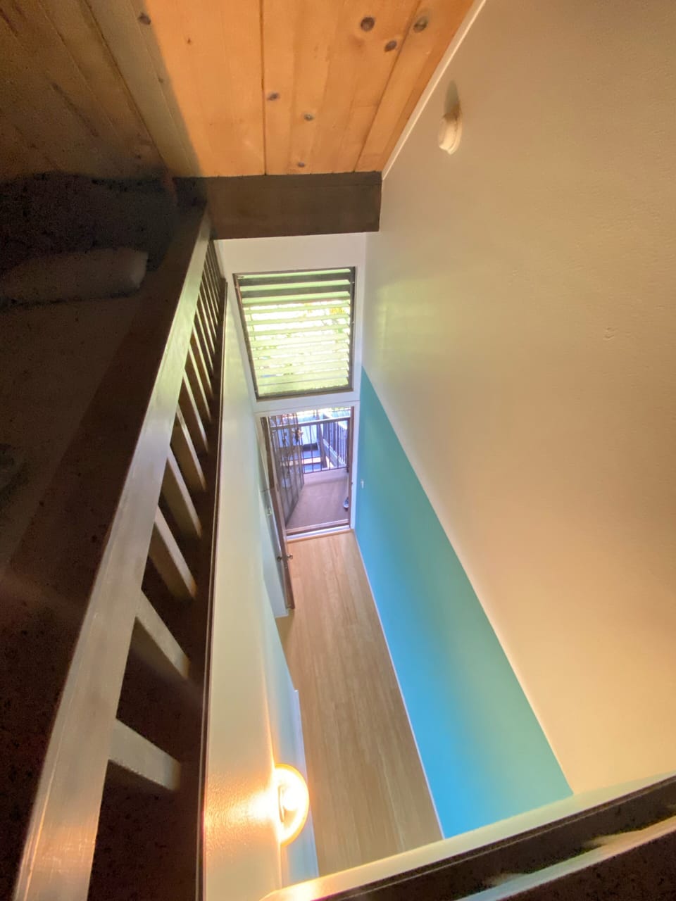 Pix is being taken on top loft area looking down to main entrance