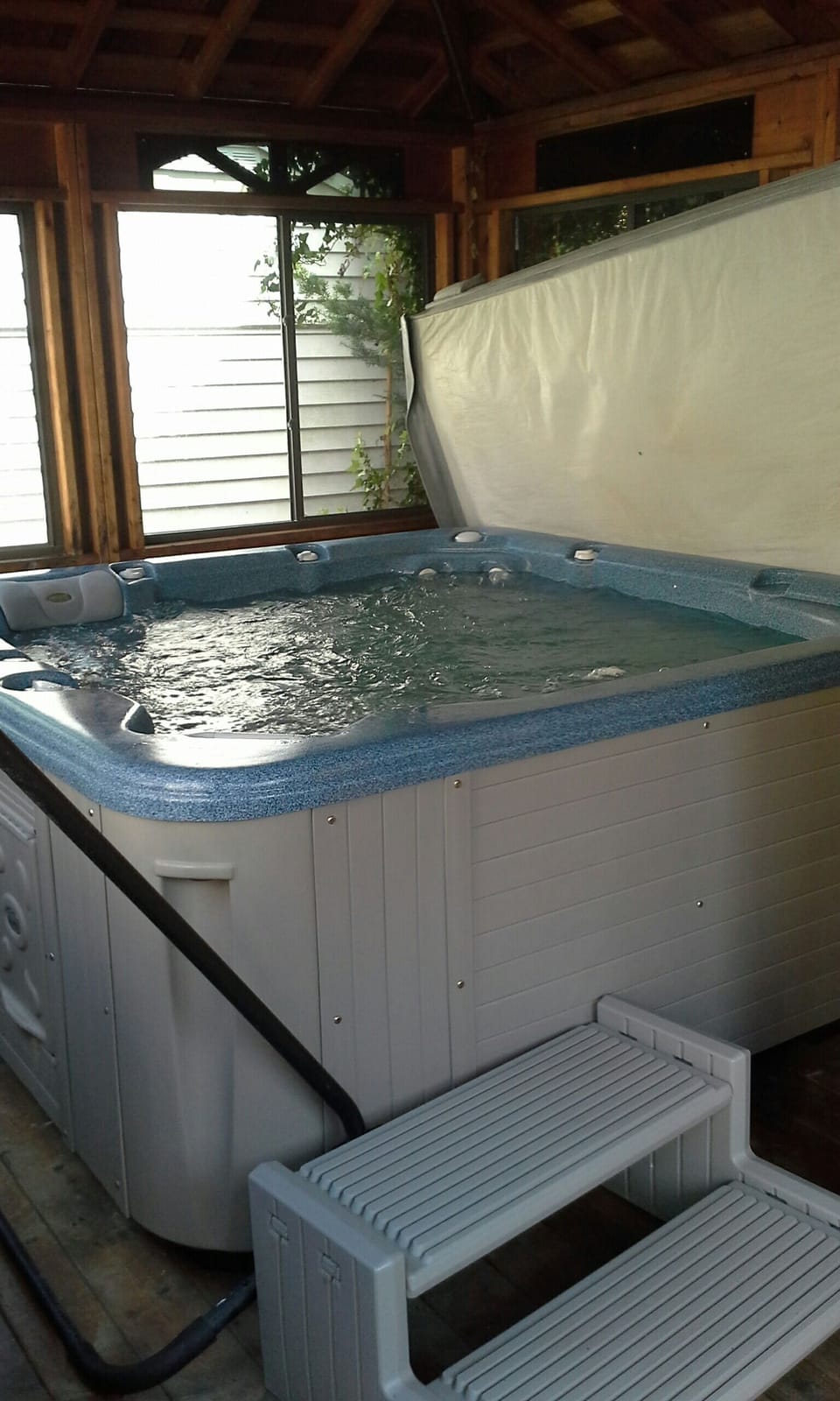 Indoor spa tub