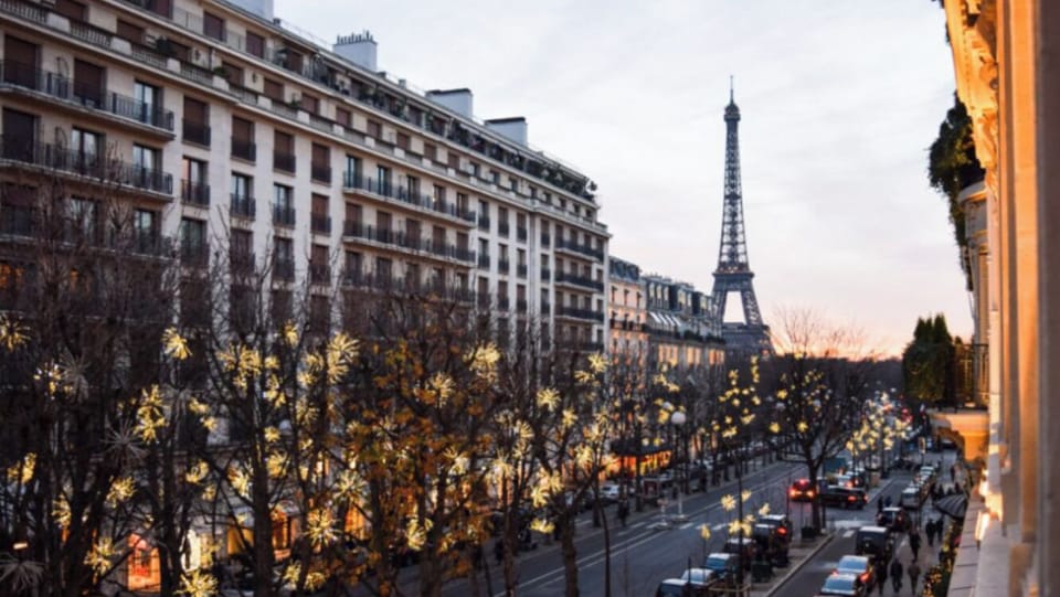 Avenue Montaigne, a few meters away
