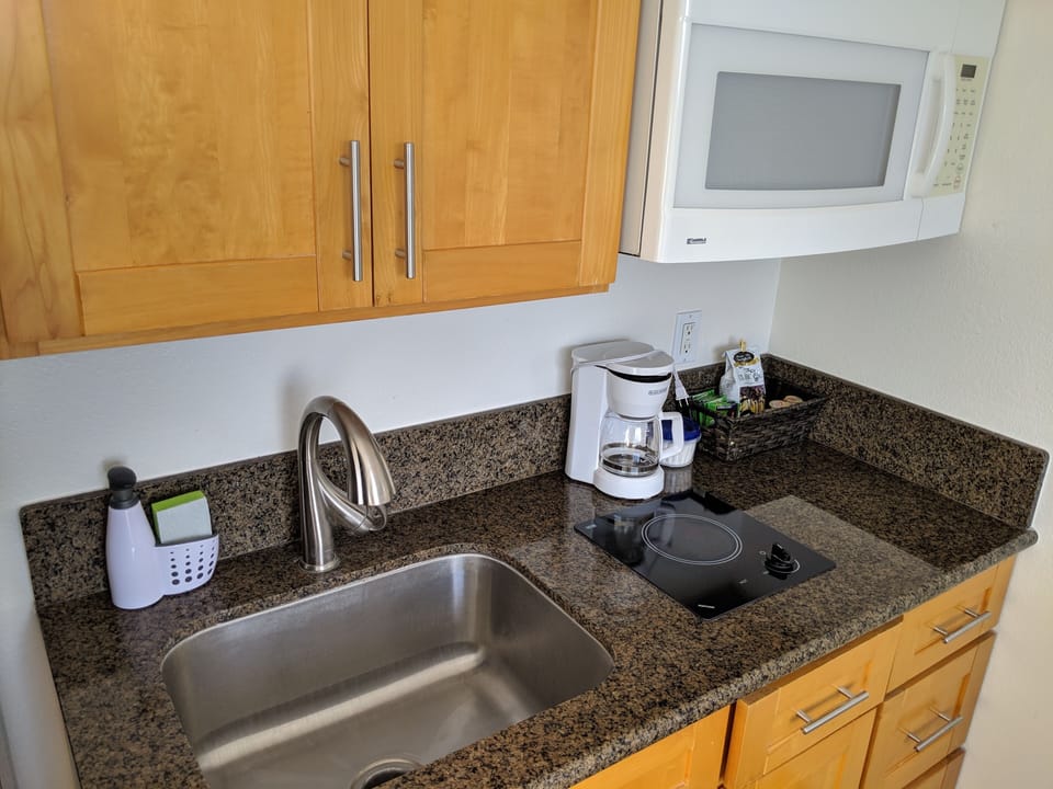 Kitchen in studio B with one burner cook top and sink.