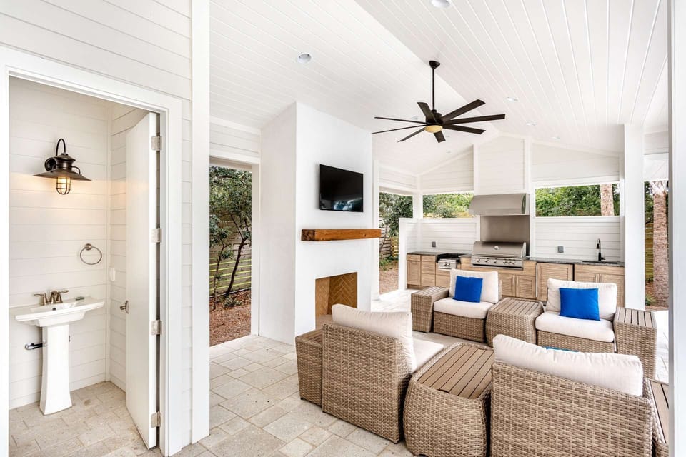 Half bath for added convenience in the backyard!