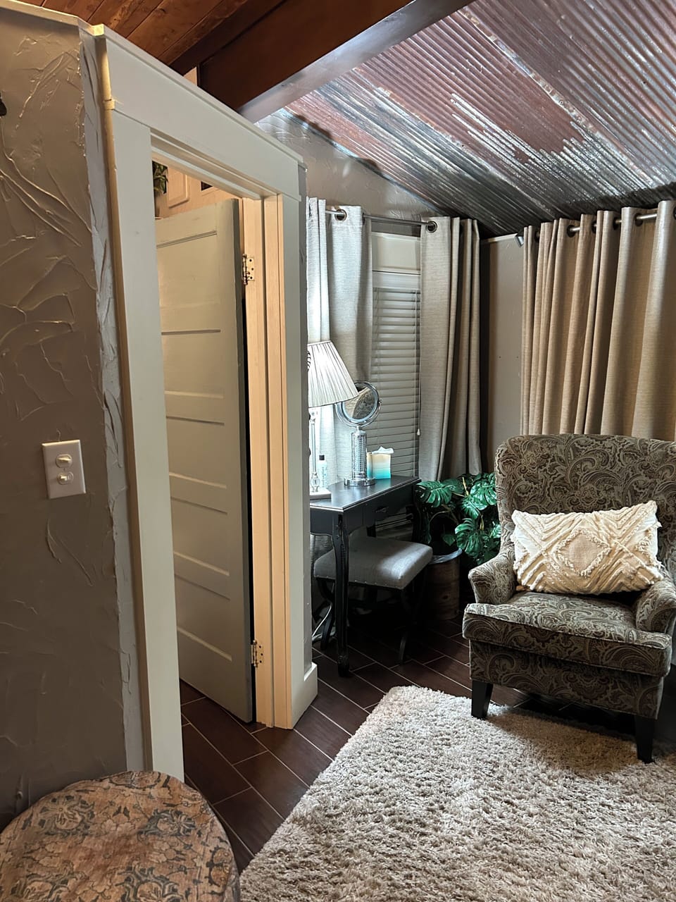Door on left, to private ‘spa’ bathroom - plus make up area