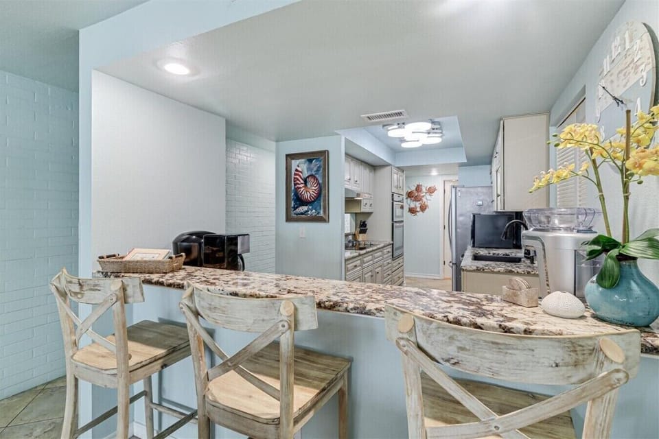 Breakfast bar with seating for three
