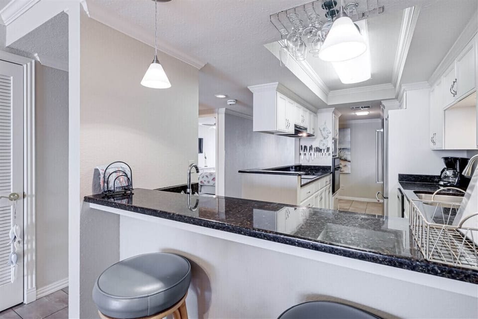 Breakfast bar with seating for two