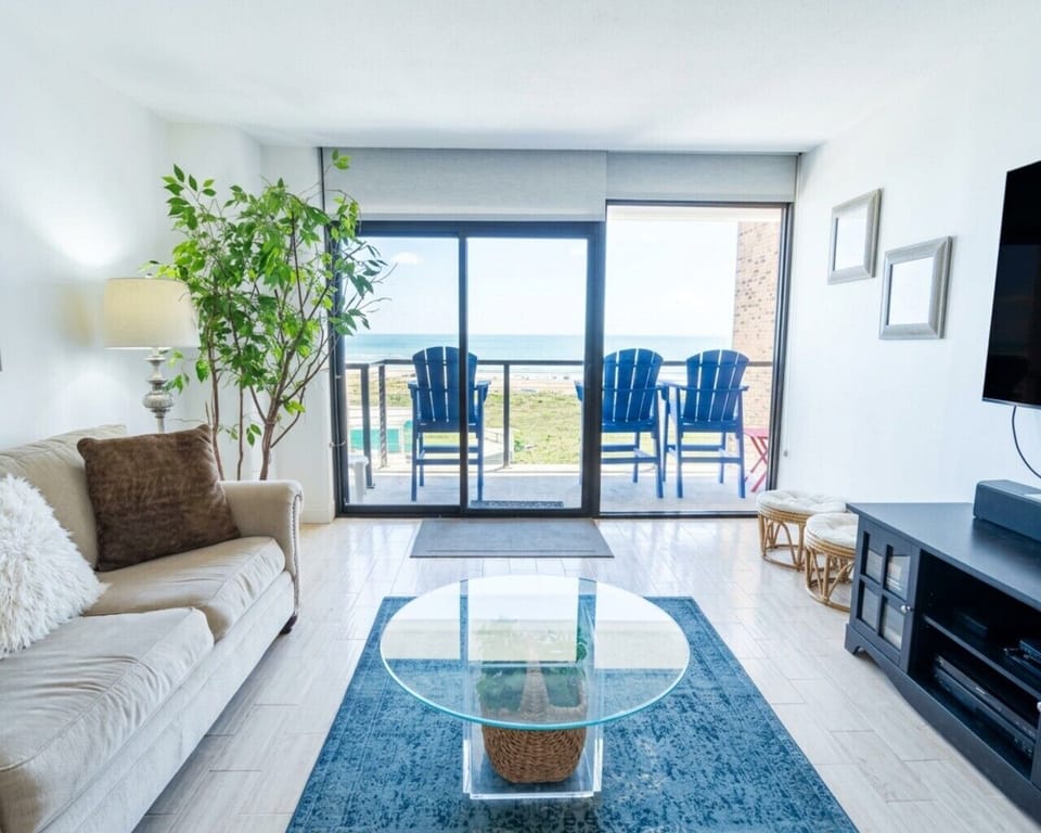 Living Area w/ Gulf View
