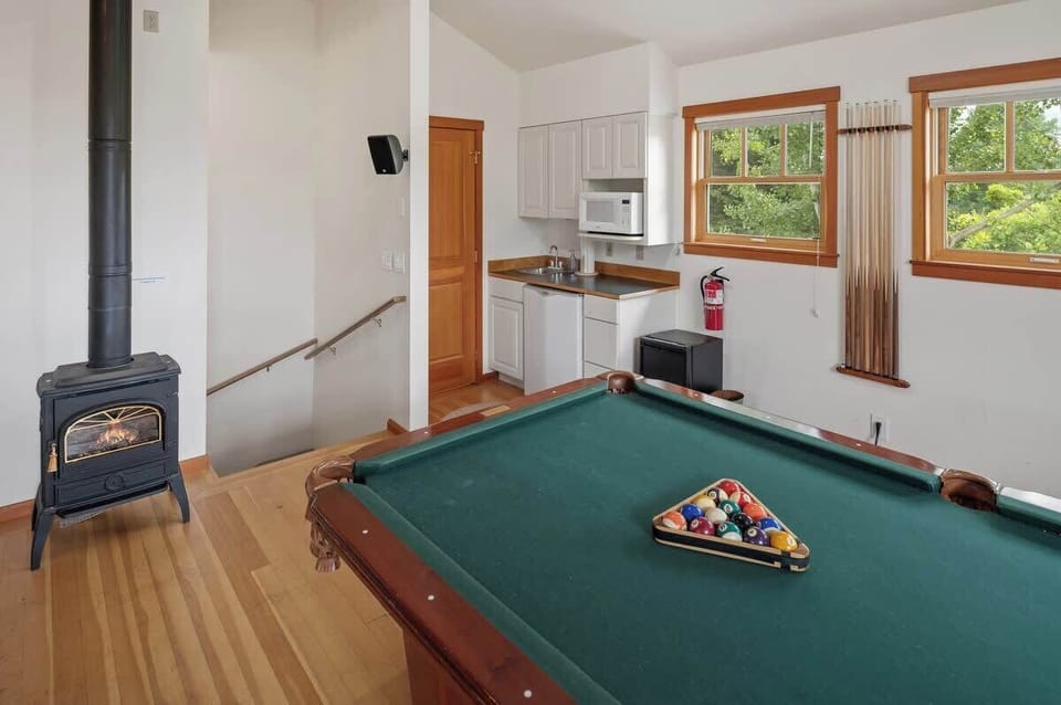 5th bedroom with pool table and kitchenette