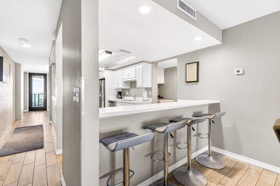 Breakfast bar with seating for three