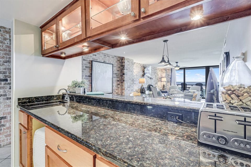 Wet Bar with Gulf Views