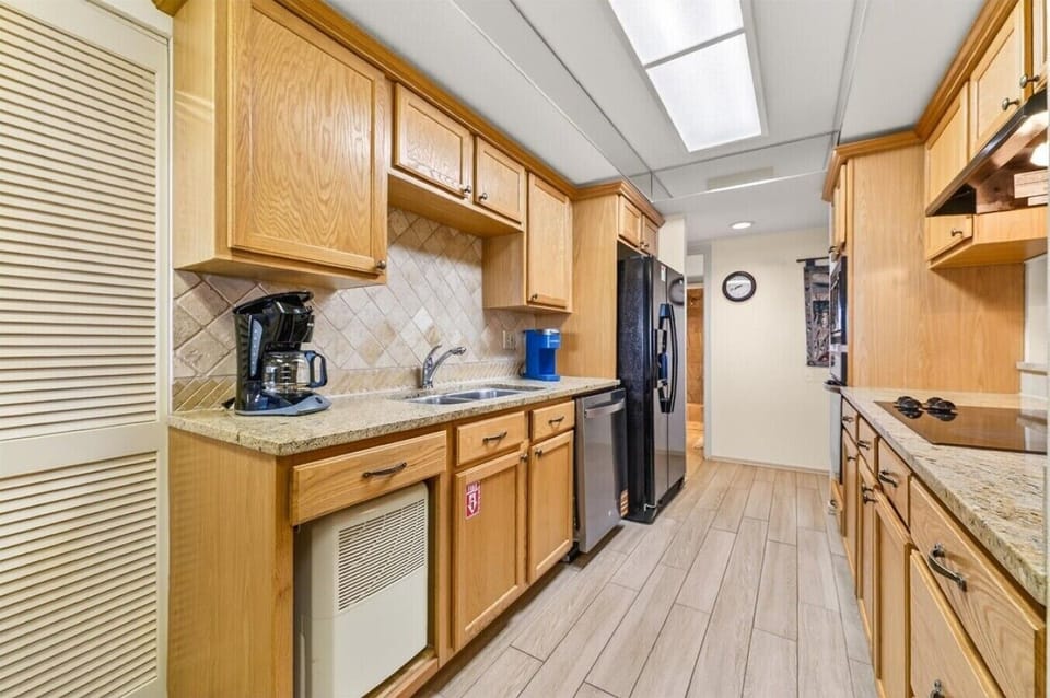 Fully Equipped Galley Kitchen with Granite Countertops