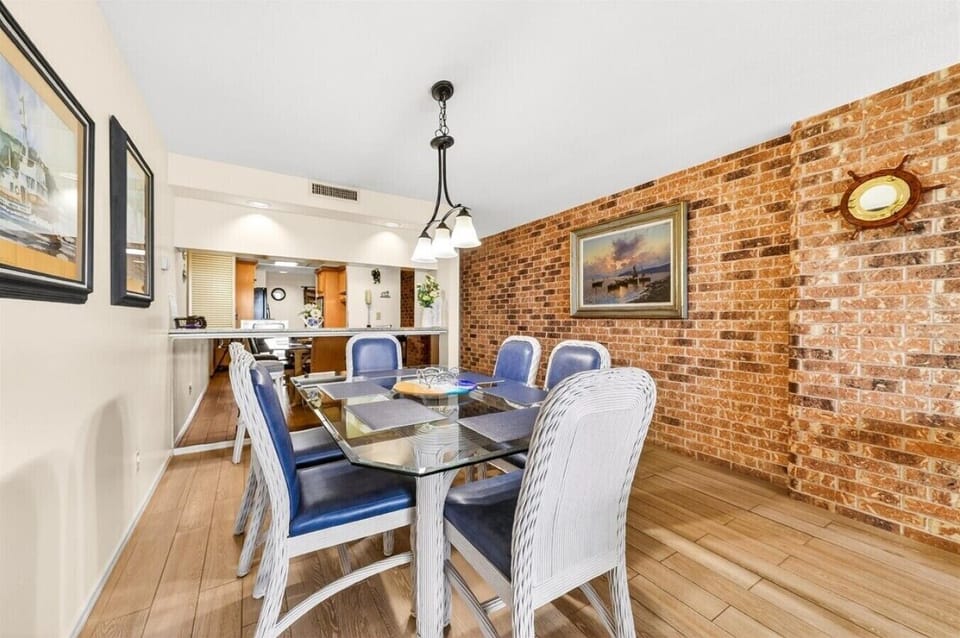 Spacious Dining Room with Breakfast Bar and Coastal-Inspired Décor