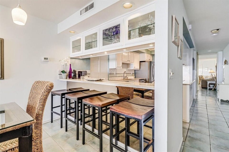 Breakfast Bar with Seating for Four