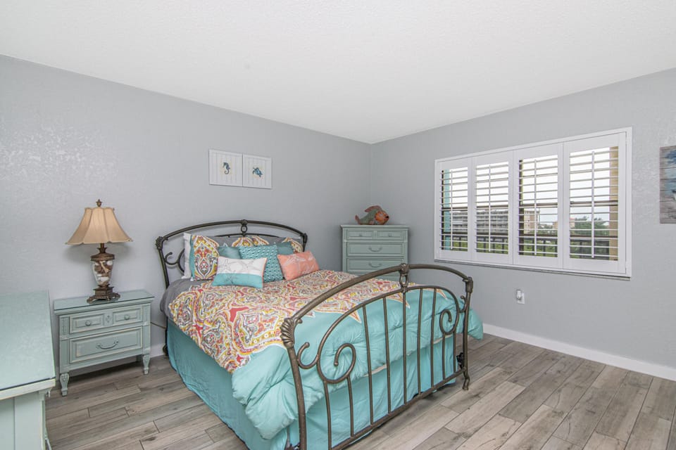 Guest bedroom 