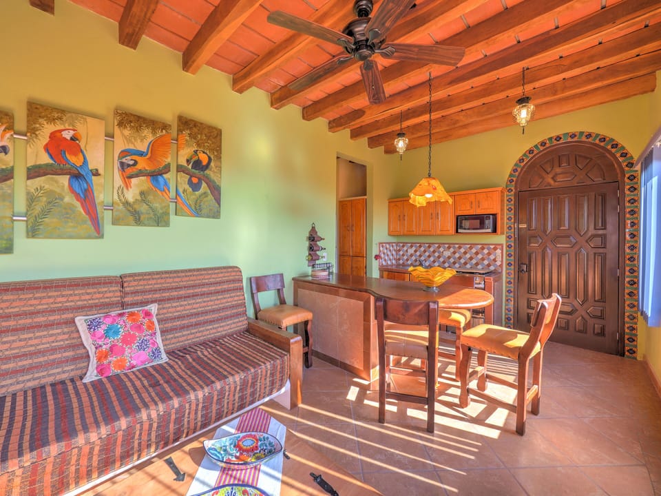 Living and kitchen and dining bar