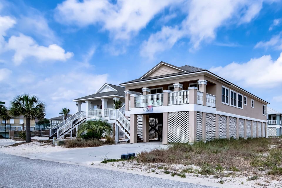 Welcome to Sandy Toes - 436 Harbor Light Circle, also known as "Sandy Toes" is a 4 bedroom, 4 + 1/2 bath house that is waiting for you to come enjoy. It offers a communal pool, tennis court and just steps away from the beach for lots of fun in the sun!!!