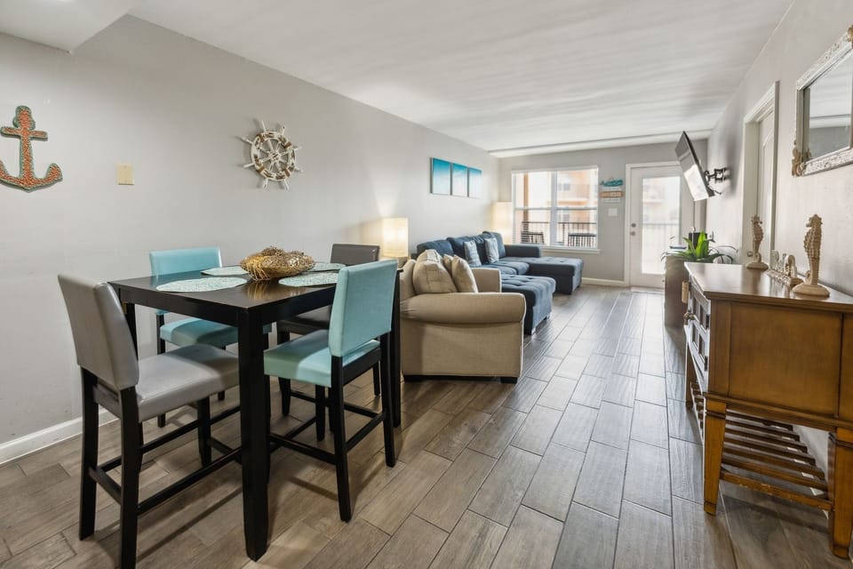 Dining Room, Dining Table, Furniture, Indoors, Table