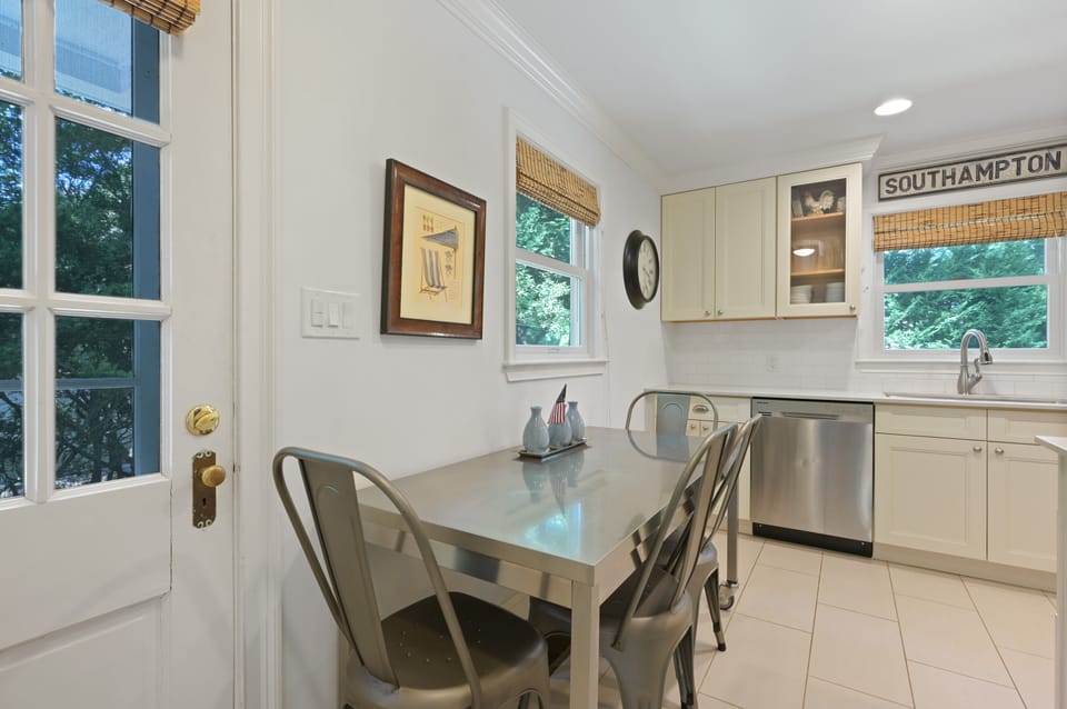 Breakfast Area in Kitchen