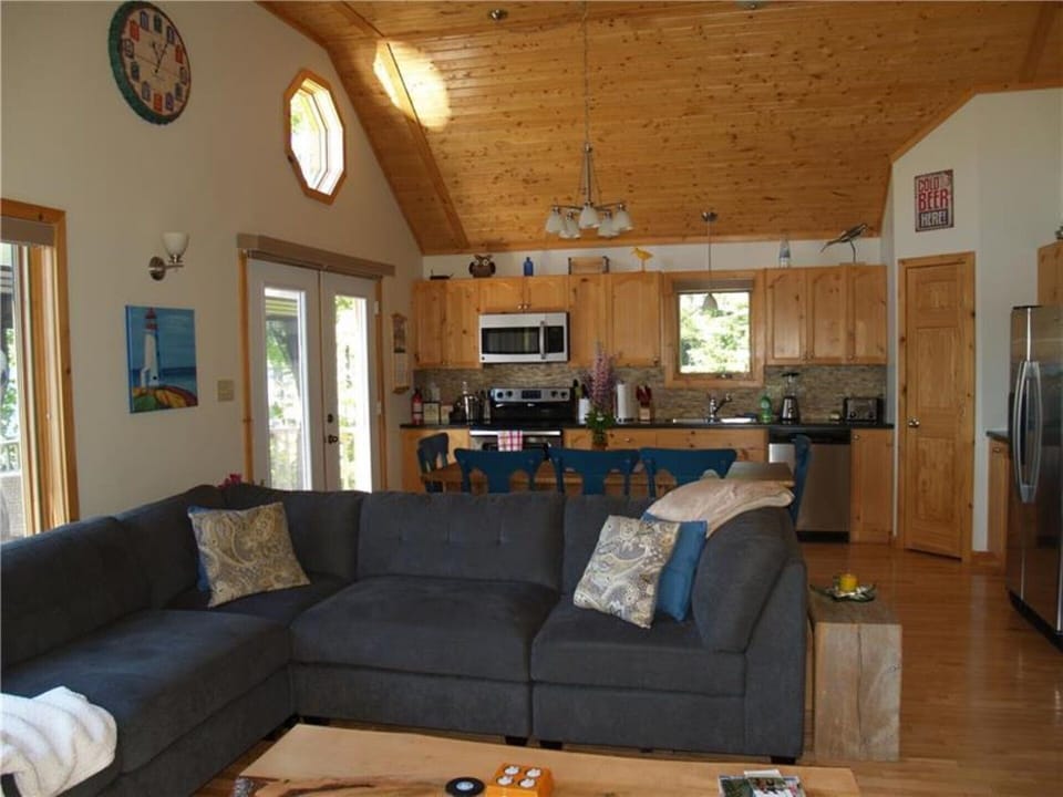 Open Concept Kitchen/Living Rm