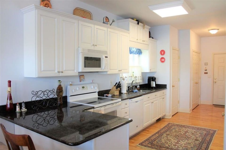 Fully stocked kitchen with granite counters.