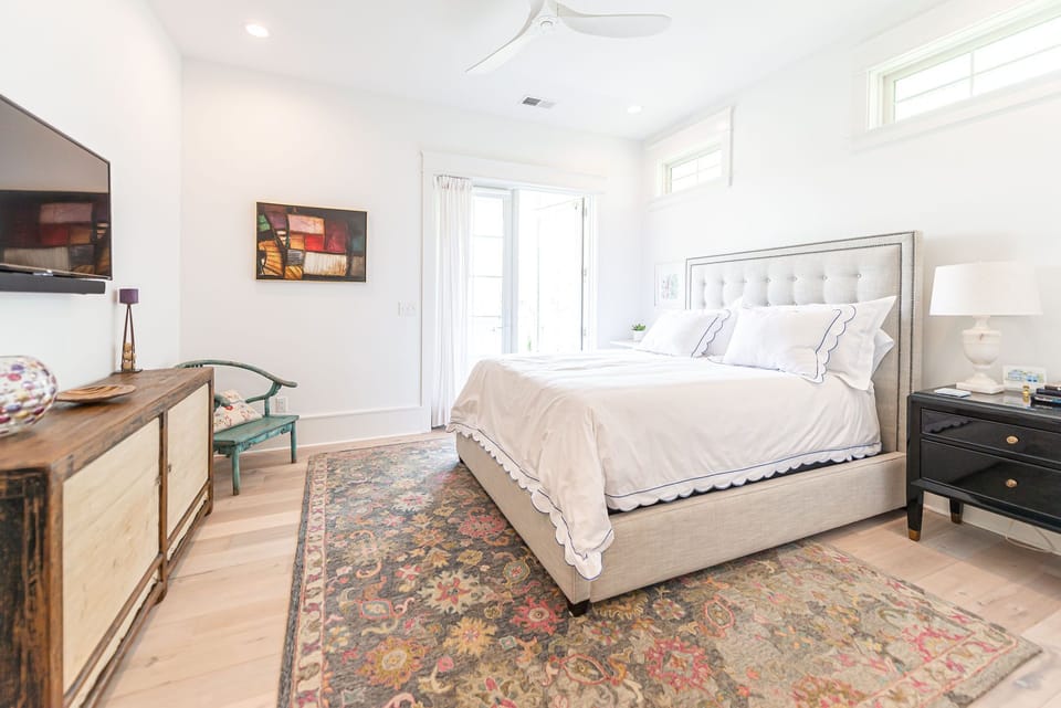 West Suite Queen bed. Luxury linens. Original art.